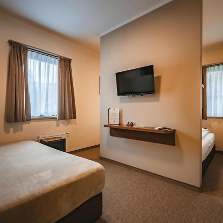 Guest House Ejga Jesenice Bagian luar foto