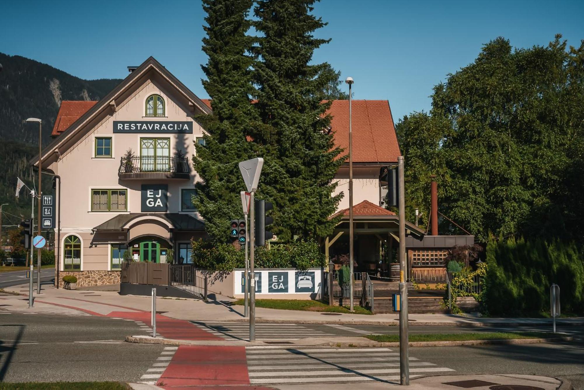 Guest House Ejga Jesenice Bagian luar foto
