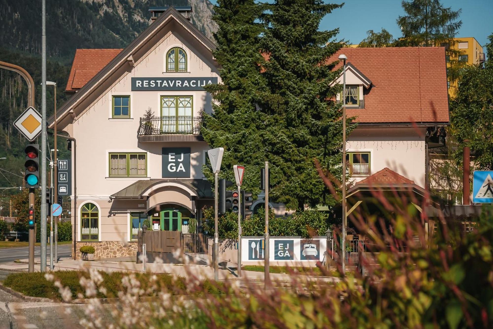 Guest House Ejga Jesenice Bagian luar foto
