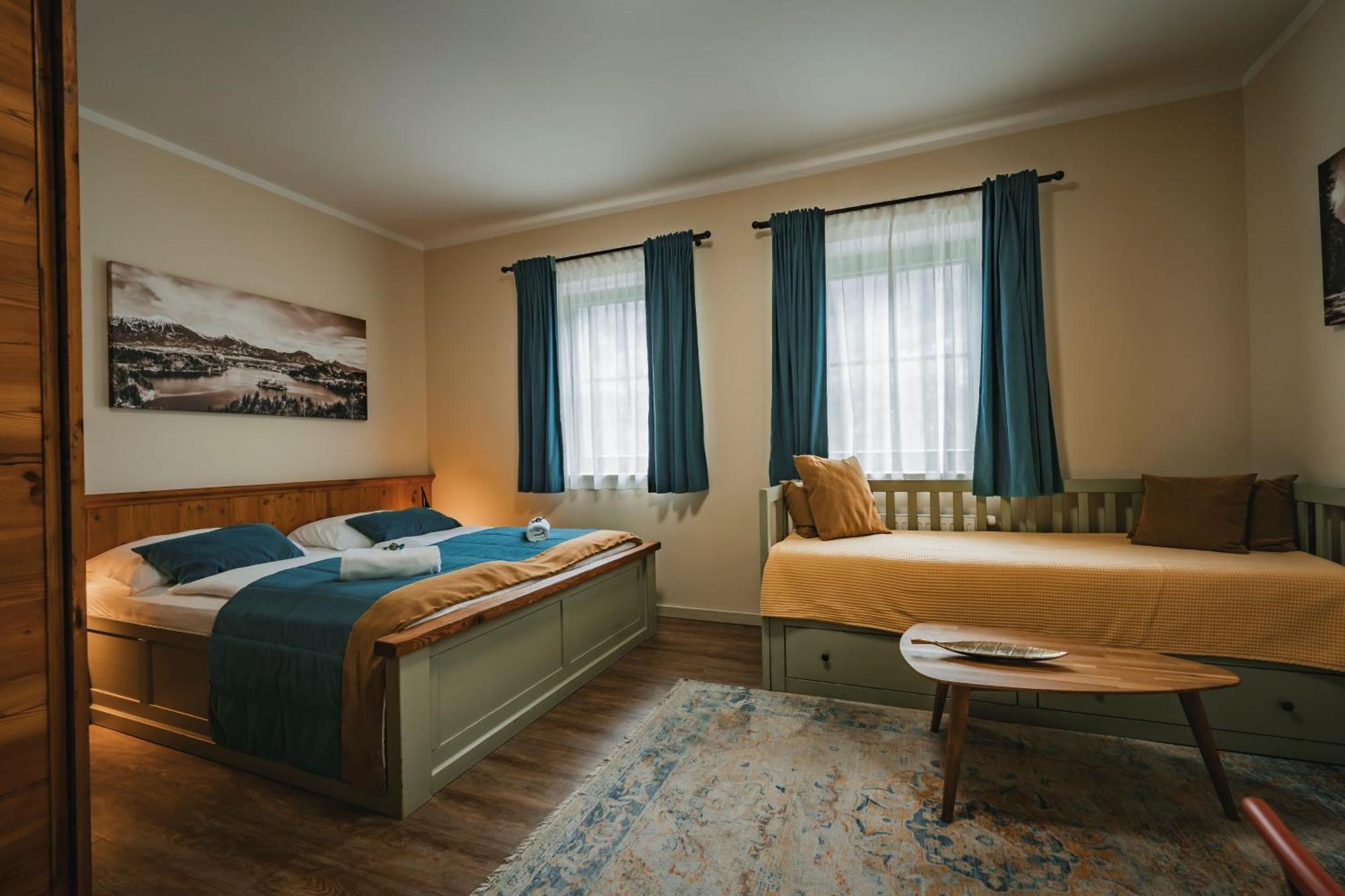 Guest House Ejga Jesenice Bagian luar foto
