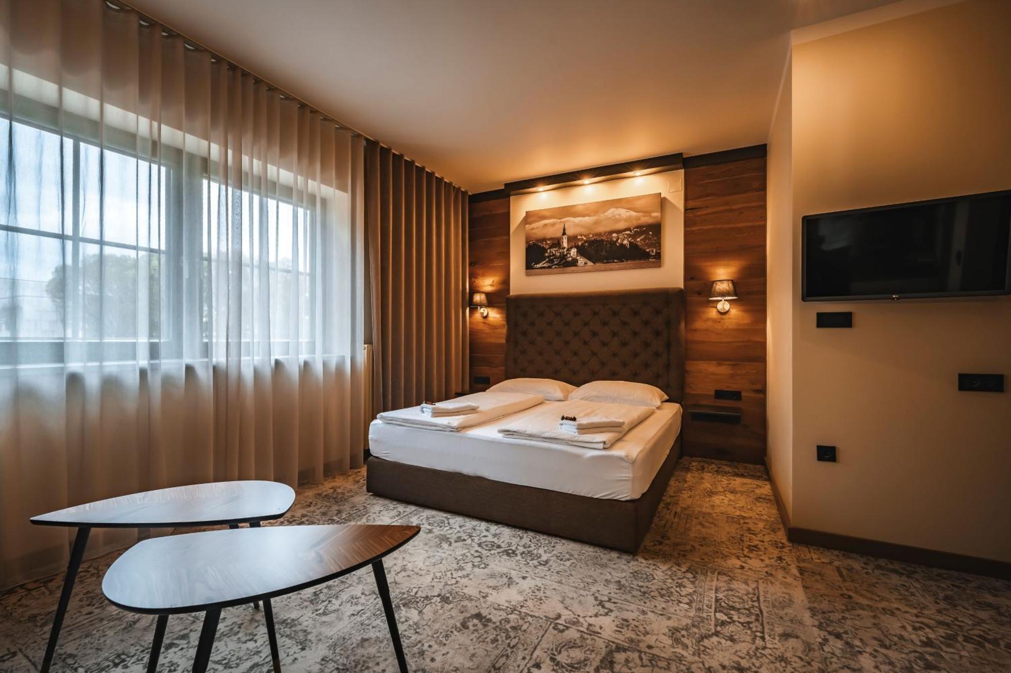 Guest House Ejga Jesenice Bagian luar foto