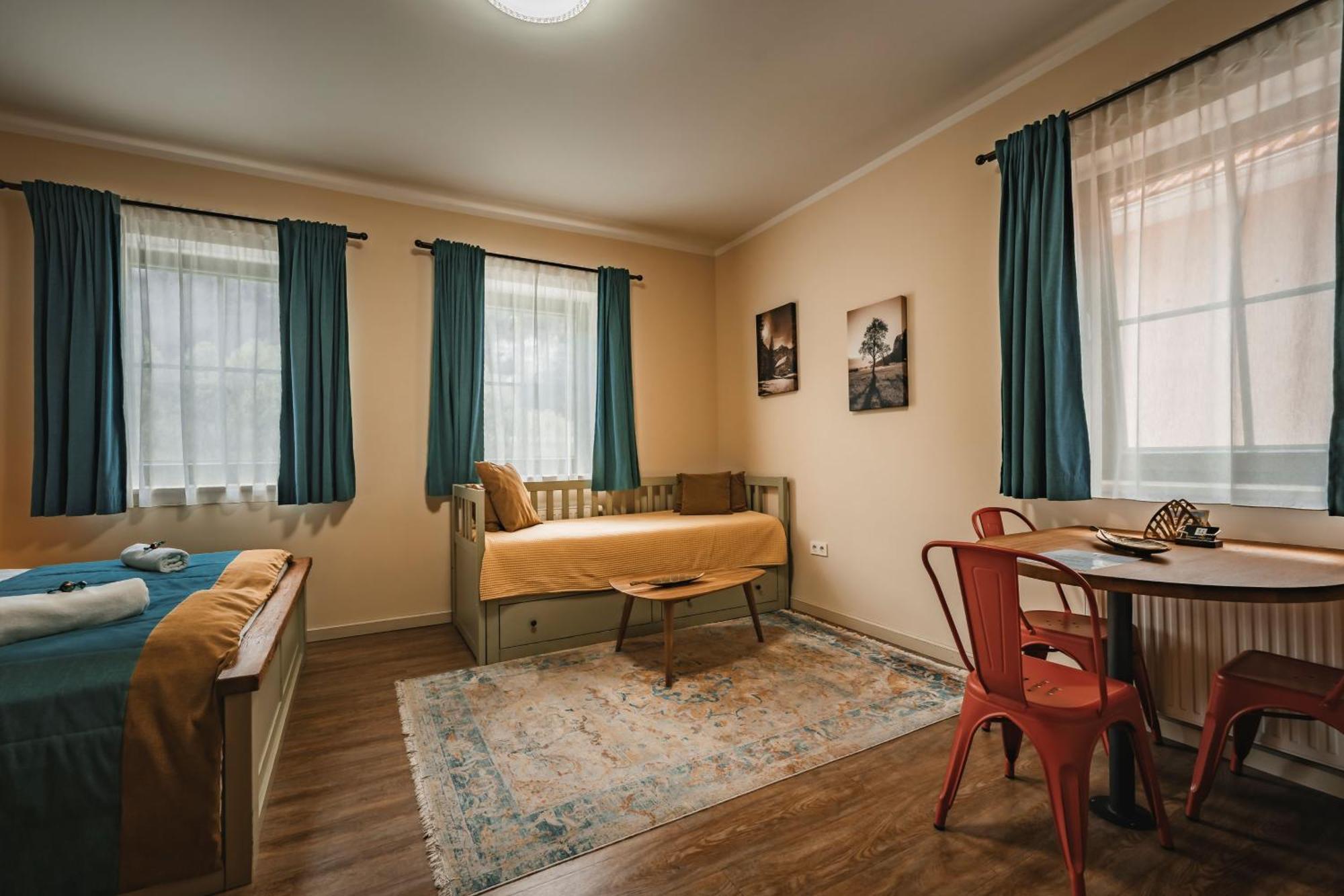 Guest House Ejga Jesenice Bagian luar foto