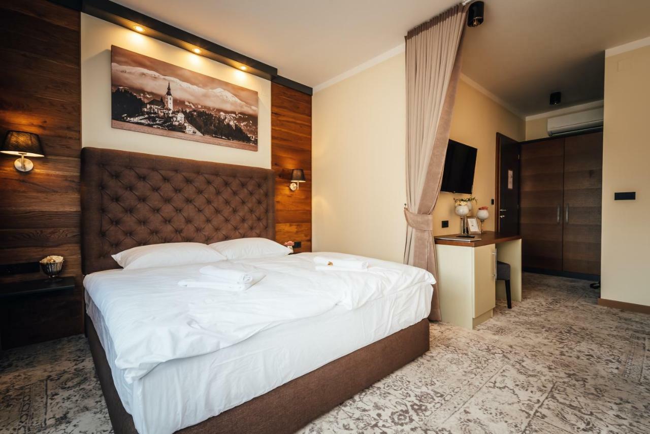 Guest House Ejga Jesenice Bagian luar foto