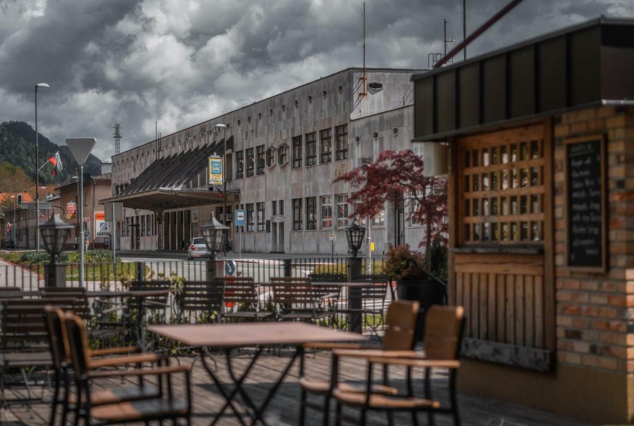 Guest House Ejga Jesenice Bagian luar foto